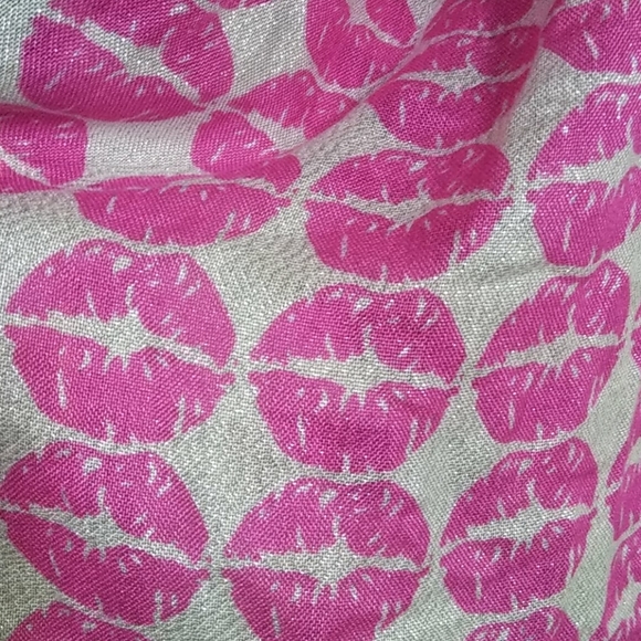 Betsey Johnson Lips&Lipstick Silver Metallic Scarf - Picture 5 of 6